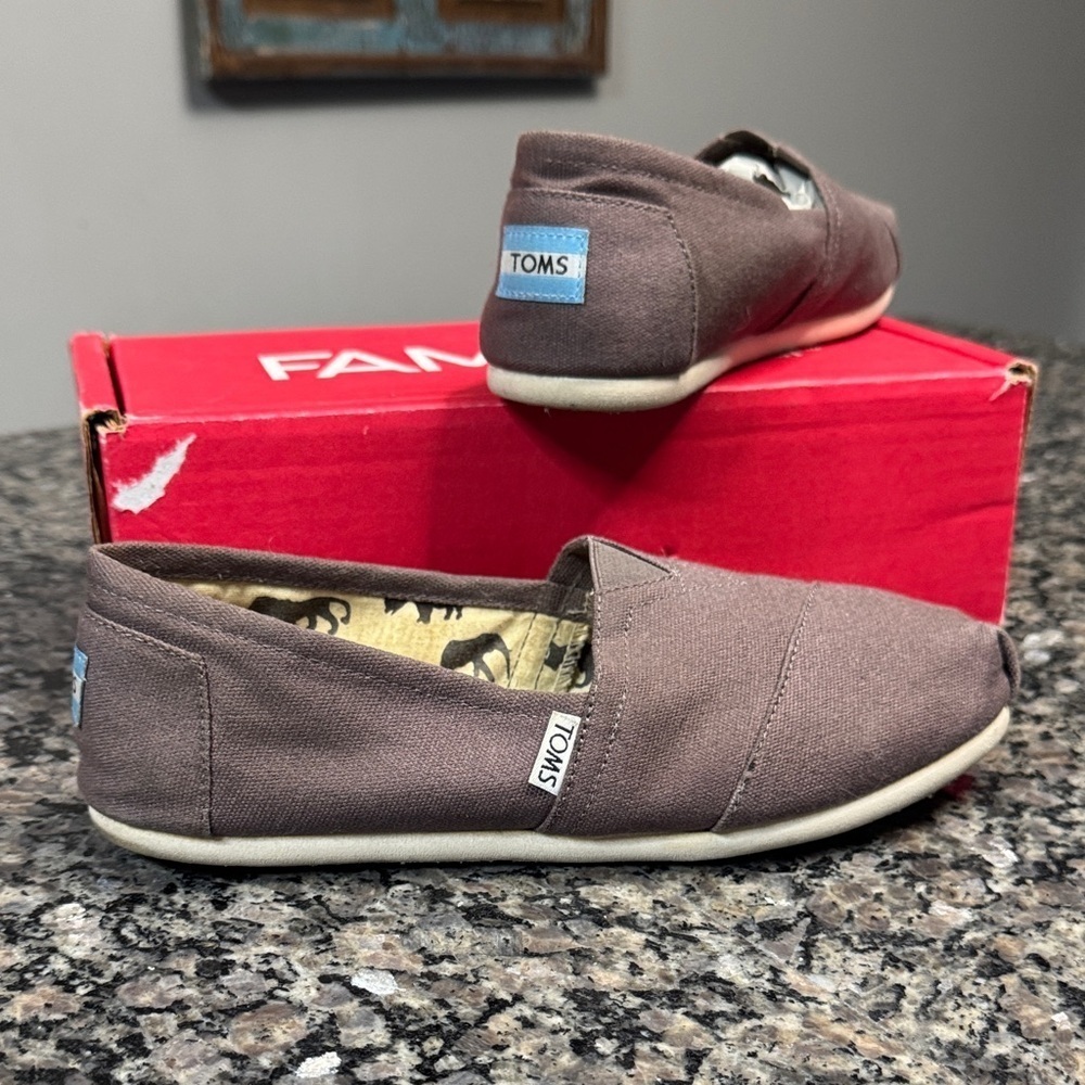 TOMS Taupe Canvas flat loafers Slip-Ons EuC 9